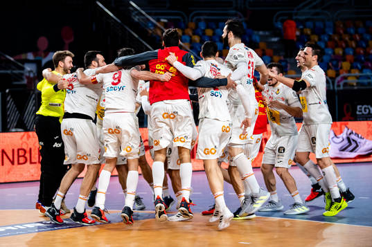 Players of Spain celebrates