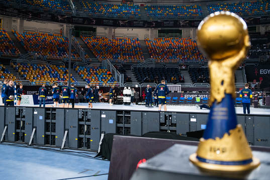 Players of Sweden is seen behind the trophy