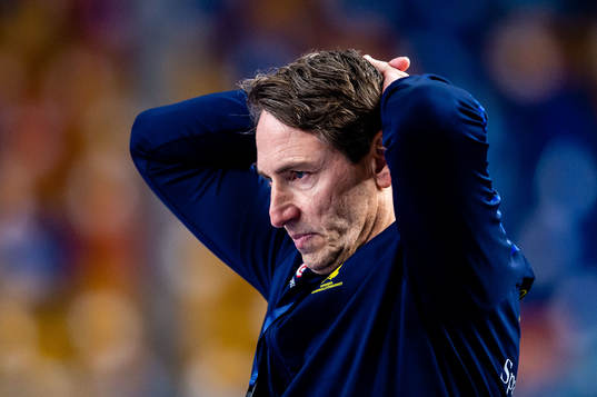 Glenn Solberg, head coach of Sweden looks dejected