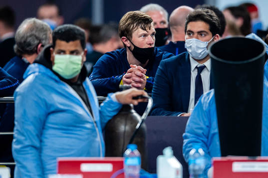 Jonathan Carlsbogård of Sweden looks dejected