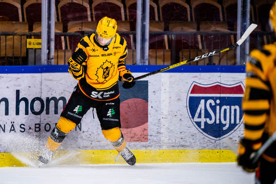 Skellefteås Oscar Möller jublar