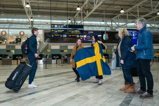 Jonathan Carlsbogård möter familjen när delar av det