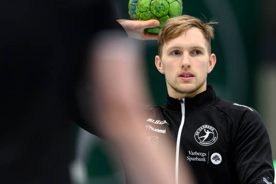 Varbergs Karl Toom före handbollsmatchen i Handbollsligan