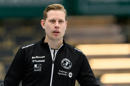 Varbergs Jonathan Lindberg före handbollsmatchen i