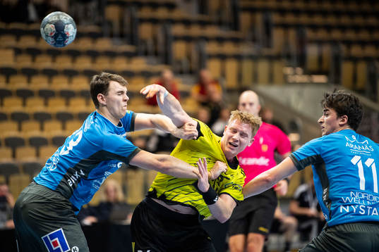 Aranäs Oscar Gentzel och Sävehofs Jonathan Edvardsson
