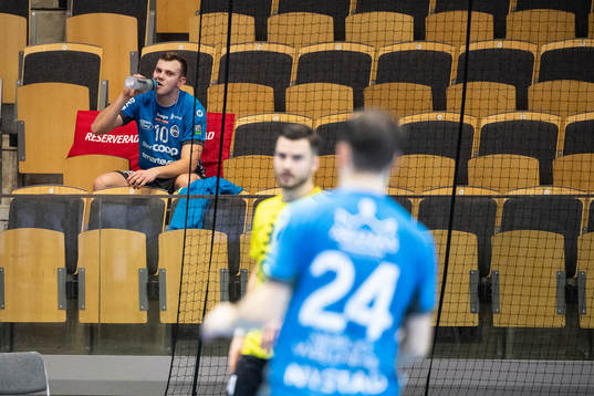 Aranäs Rasmus Thorbjörnsson på läktaren