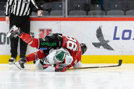 Örebros Robin Kovacs och Frölundas Joel Lundqvist