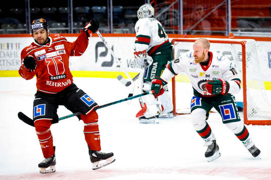 Örebros Joshua Ho-Sang och Frölundas Jens Olsson