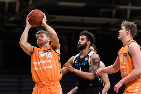 Norrköpings Hampus Åhlin och Lucas Lindh mot Fryshusets