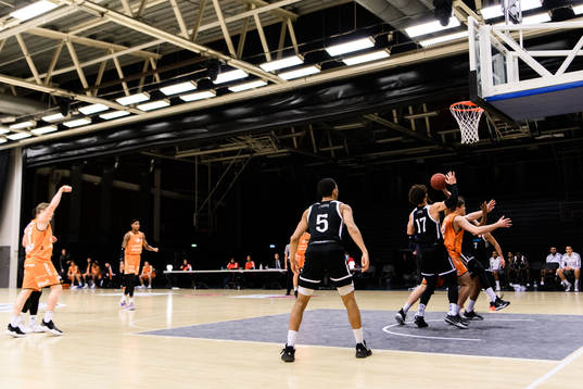 Vy över basketmatchen i SBL mellan Fryshuset och