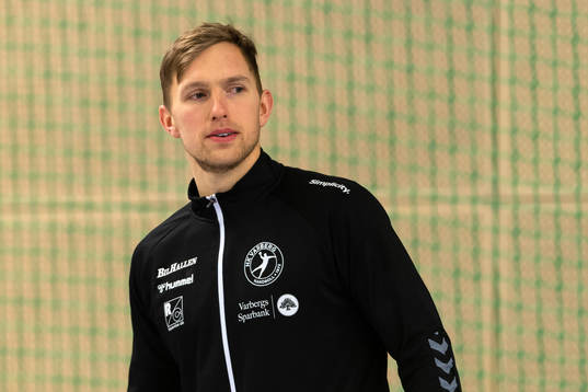 Varbergs Karl Toom före handbollsmatchen i Handbollsligan