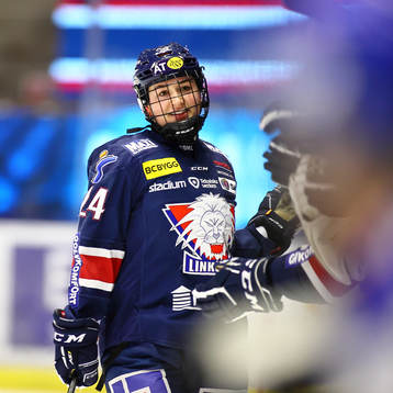 Linköpings Carly Bullock jublar