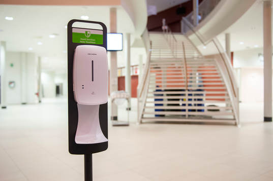 Kristianstads Arena ingång med handsprit utrustning