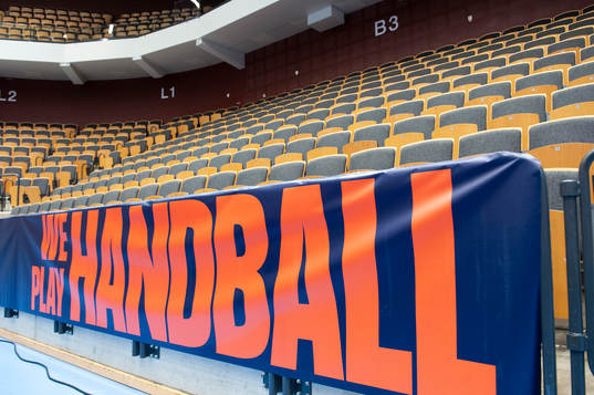Kristianstads Arena med banderoll we play handball med