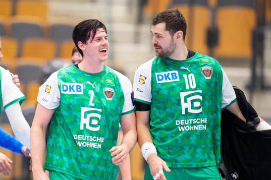 Füchse Berlins Simon Ernst och Jakov Gojun jublar