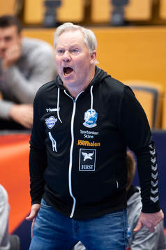 Kristianstads tränare Ulf Larsson agerar