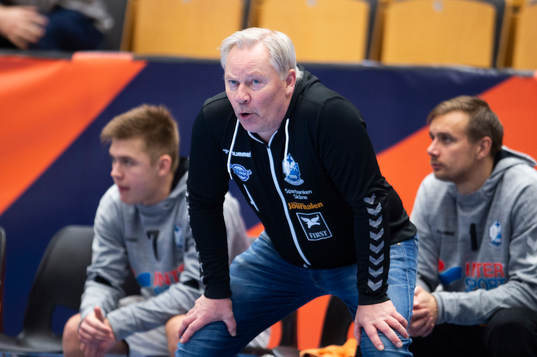 Kristianstads tränare Ulf Larsson agerar