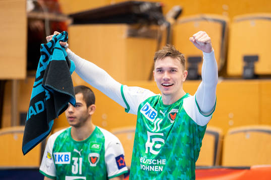 Füchse Berlins Lasse Bredekjaer Andersson jublar