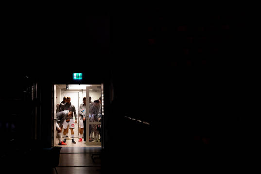 Kristianstads spelare gör sig redo för entré