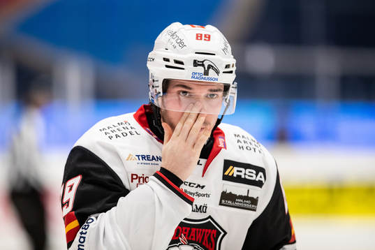 Malmö Redhawks Matt Puempel tar sig för ansiktet