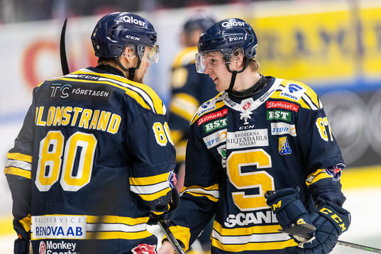 Södertäljes Hugo Gustafsson och Ludwig Blomstrand jublar