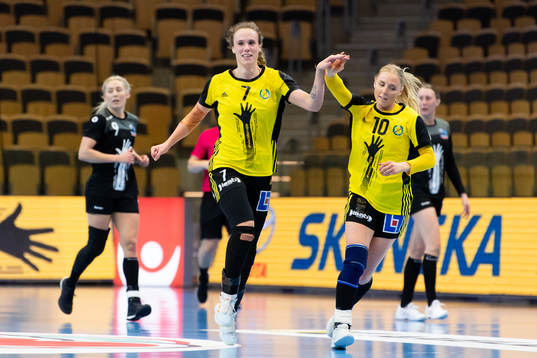  Sävehofs Thess Krönell och Hanna Örtorp jublar