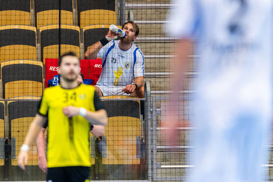 Redbergslids Oskar Ysander på läktaren