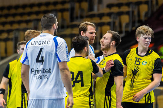 Irriterat mellan Redbergslids Oskar Ysander och Sävehofs