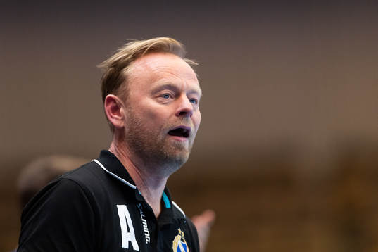 Redbergslids tränare Magnus Johansson reagerar