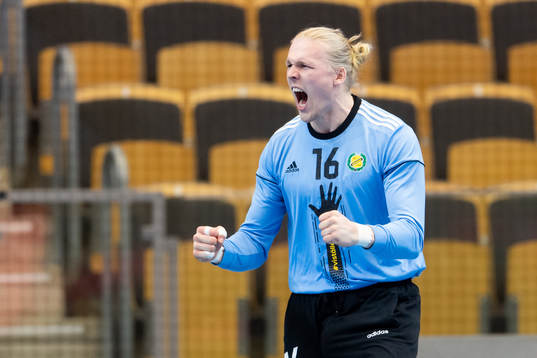 Sävehofs målvakt Bertram Obling jublar