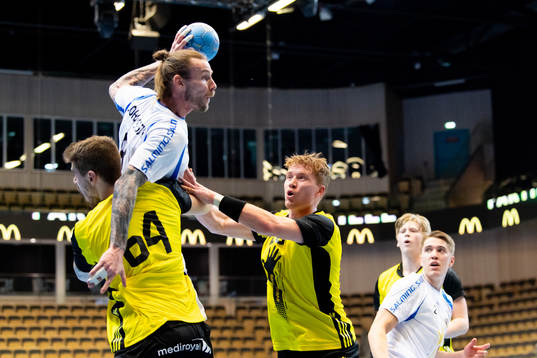 Redbergslids Tobias Johansson i mot Sävehofs Rune