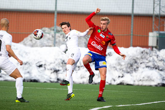 Helsingborgs Max Svensson och Gauthiods Filip Kalmertun