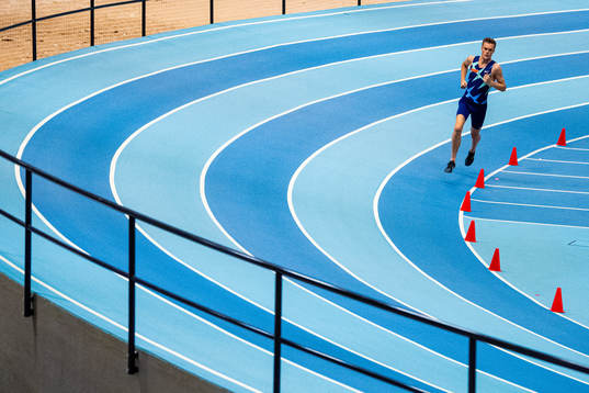 Filip Ingebrigtsen competes alone in men’s 3000 meter