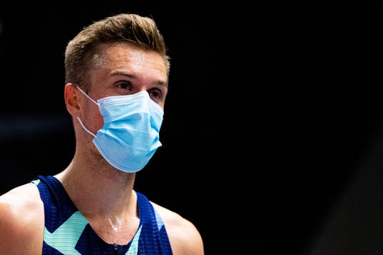 Filip Ingebrigtsen wears a face mask