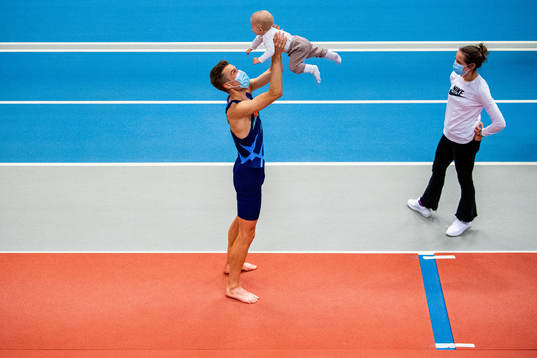 Filip Ingebrigtsen with his daughter Ellie and wife Astrid