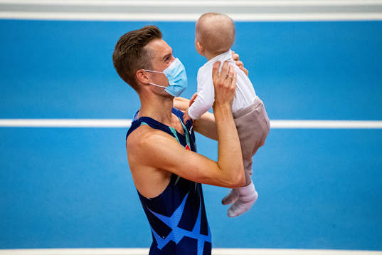Filip Ingebrigtsen with his daughter Ellie