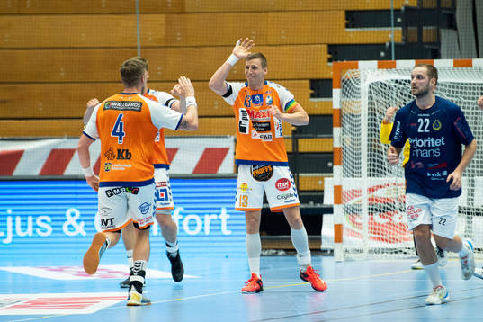 Kristianstads Olafur Gudmundsson jublar medan Redbergslids
