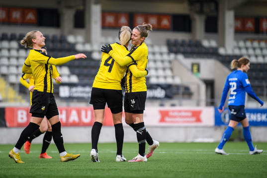 Bläddra bland fler bilder av Fotboll, dam, träningsmatch, Häcken - Eskilstuna United