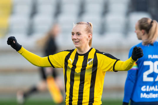 Häckens Stina Blackstenius jublar