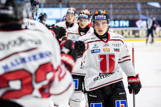 Örebros Glenn Gustafsson jublar