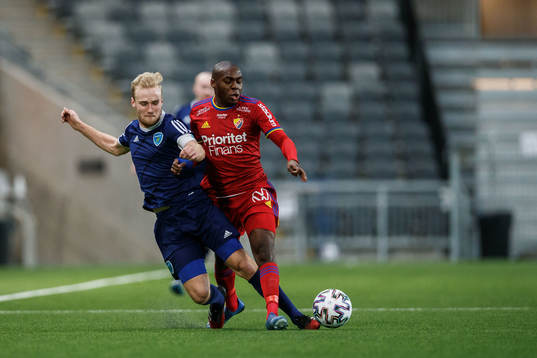 Djurgårdens Edward Chilufya och Umeås Jens Stigedahl