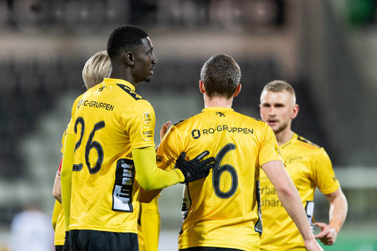 Elfsborgs Marokhy Ndione jublar med lagkamrater