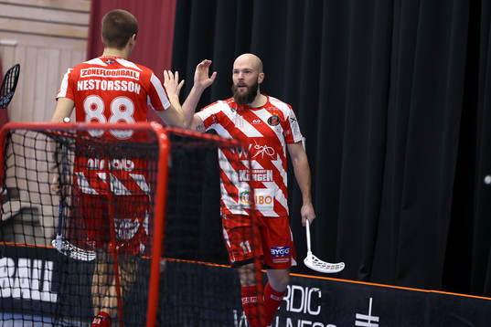 Pixbos Linus Nestorsson och Martin Östholm jublar