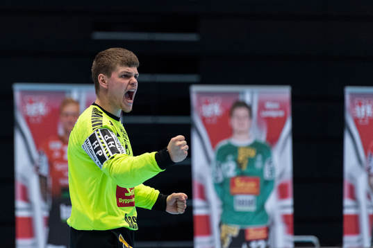 IFK Ystads målvakt Måns Landgren jublar
