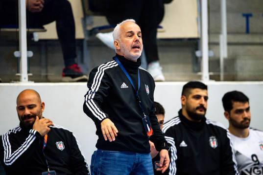 Besiktas tränare Mufit Arin