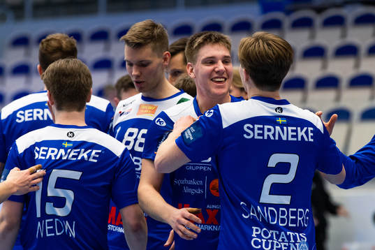 Alingsås Daniel Blomgren jublar med Jonathan Sandberg
