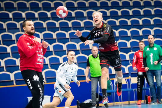 HK Malmös Hampus Jildenbäck skjuter