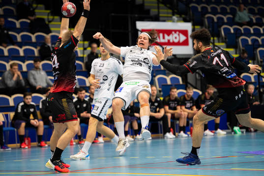 HK Malmös Kassem Awad stoppar Varbergs Morten Damgaard