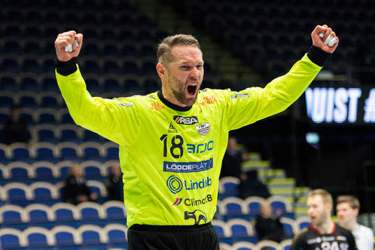 HK Malmös målvakt Torbjörn Jacobsson jublar