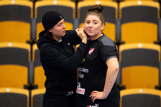 Lugis målvakt Isabella Mouratidou får örhänge skyddade